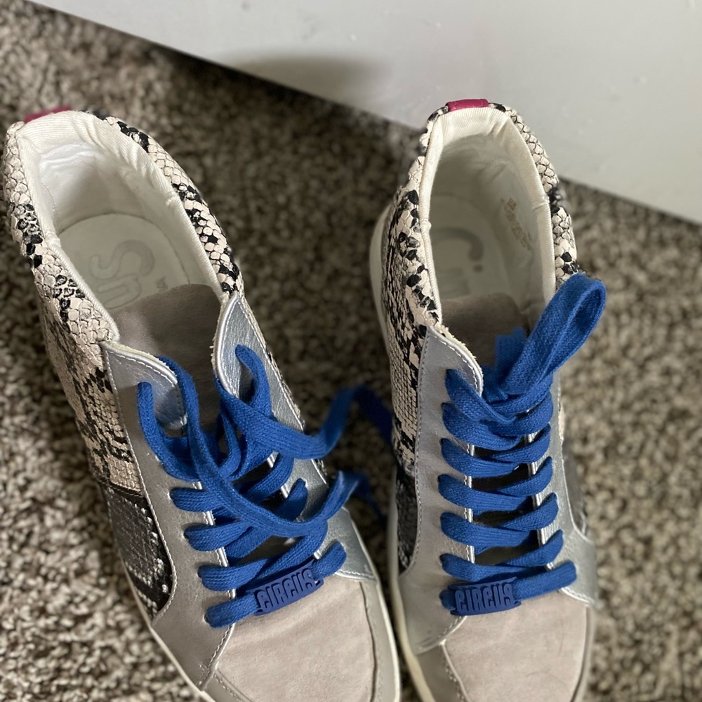 Sam Edelman Sneaker - Picture 3 of 4